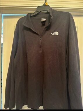 The North Face Men's Black Quarter-Zip Fleece Pullover